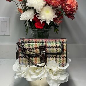 Vintage Coach Hamptons Houndstooth Multicolor Plaid Wristlet Wool & Leather